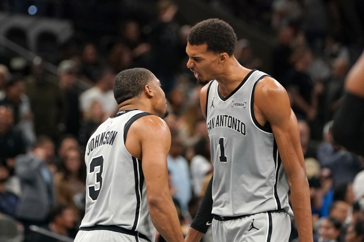 低调看-你怎么破？文班对位阿门改变战局 火箭末节崩盘不是偶然而是必然