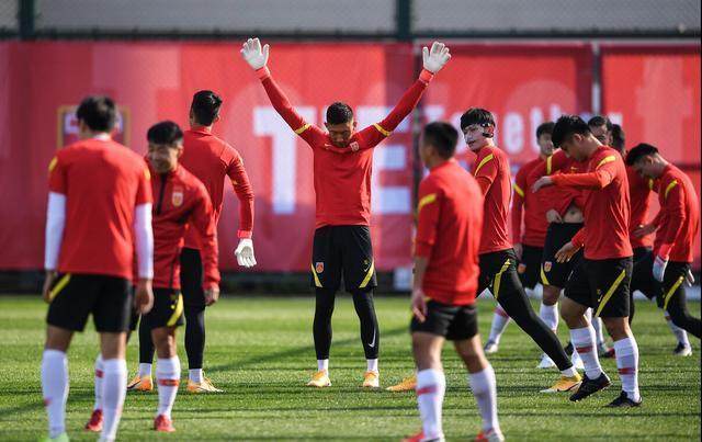 英超直播-国足本月中上海展开集训 归化球员可全员到位？